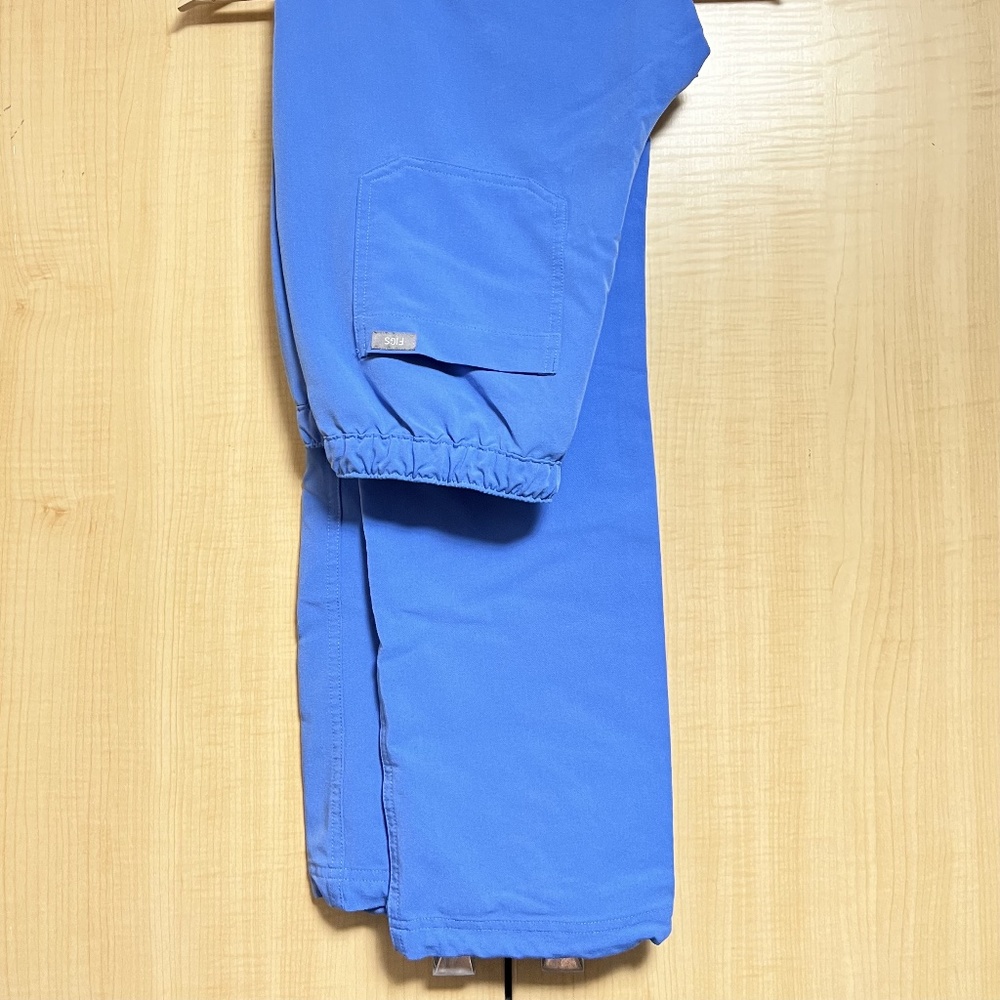 FIGS Men's Cairo Cargo Scrub Pants – Ceil Blue, Size Small